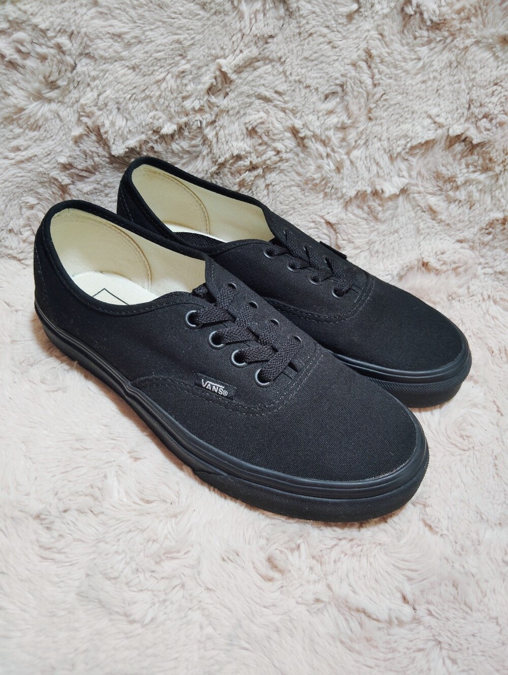LIKE NEW!! Van Classic All Black Canvas Sneakers. Size 7